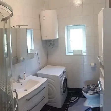 Apartment Zaglav *